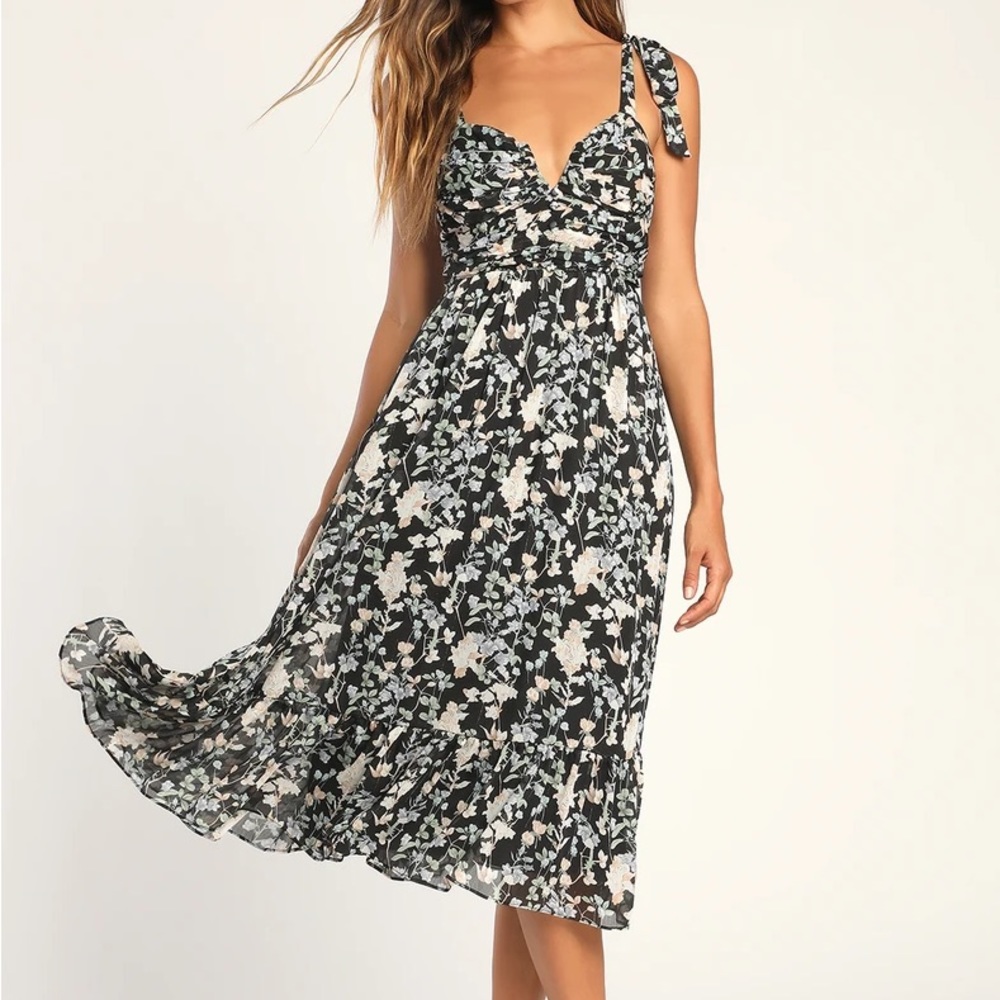Lulu’s Black Floral Tie-Strap Midi Dress